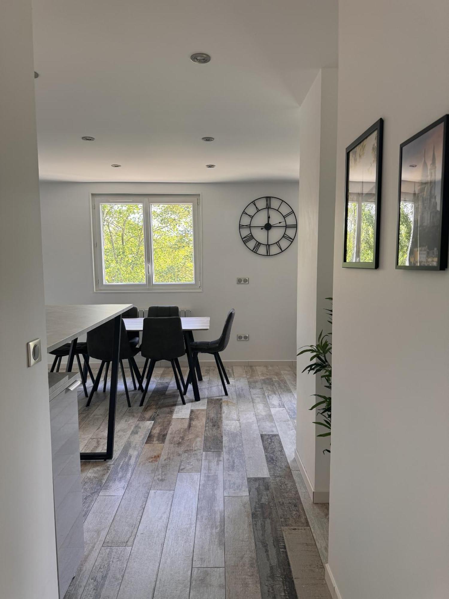 Cote Seine Apartment *